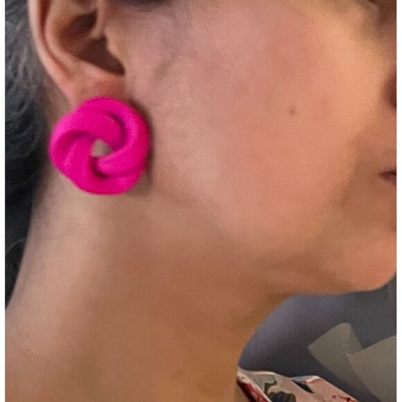 Hot pink stud earring big statement large fuchsia flower neon pink chunky bright - Picture 2 of 6